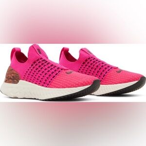 Nike React Phantom Run Flyknit 2 Women's Size 8
Running Shoes in Pink
